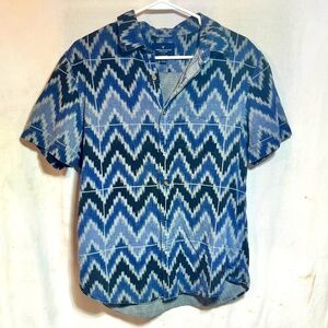 American Eagle Outfitters AEO Button Up Mens. Like New. Blue, Med, Geometric